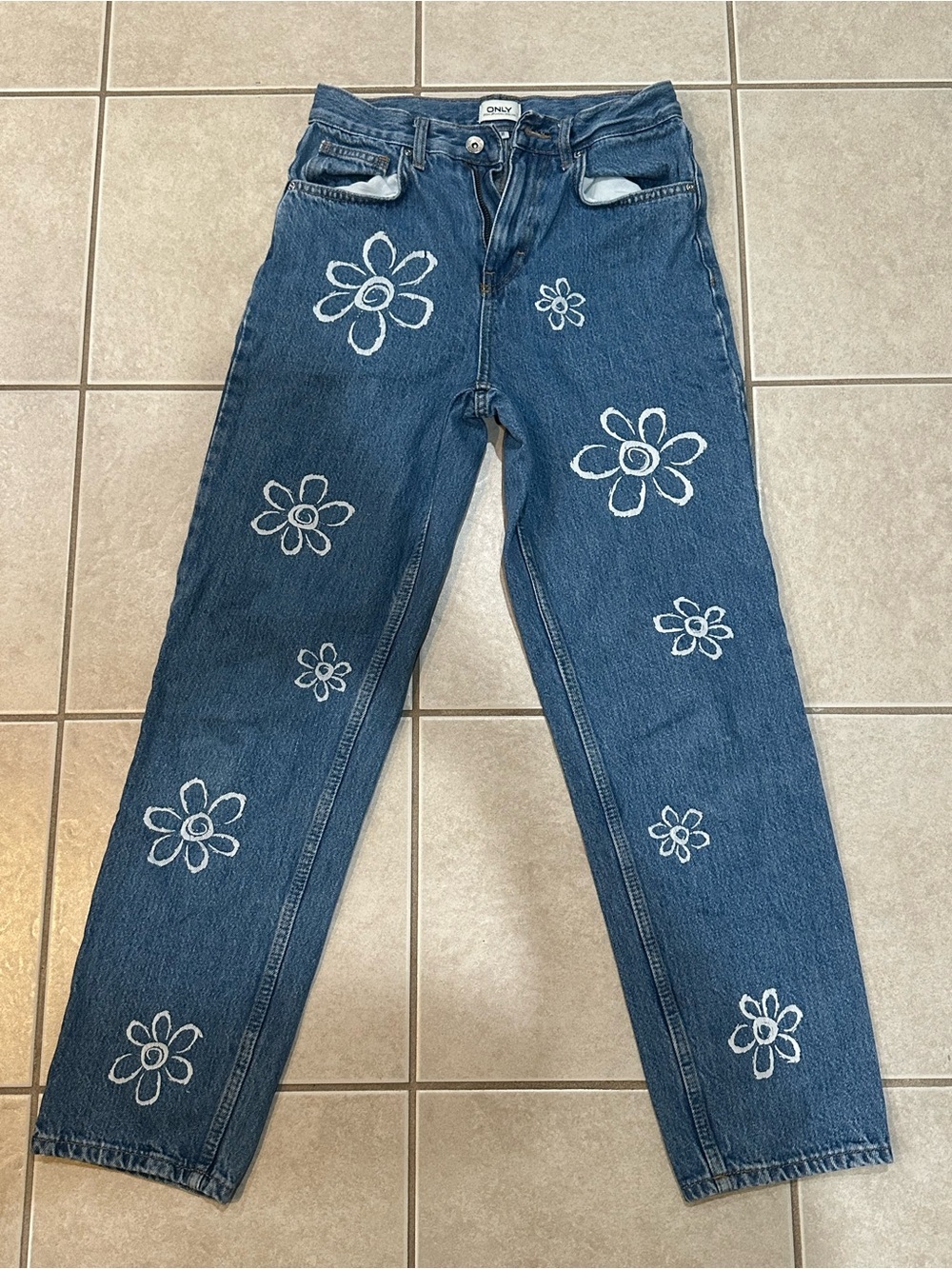 ONLY Dark Blue Straight-Leg Jeans with White Floral Embroidery